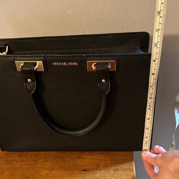 2 for 1 Michael Kors Bags! - Picture 3 of 7